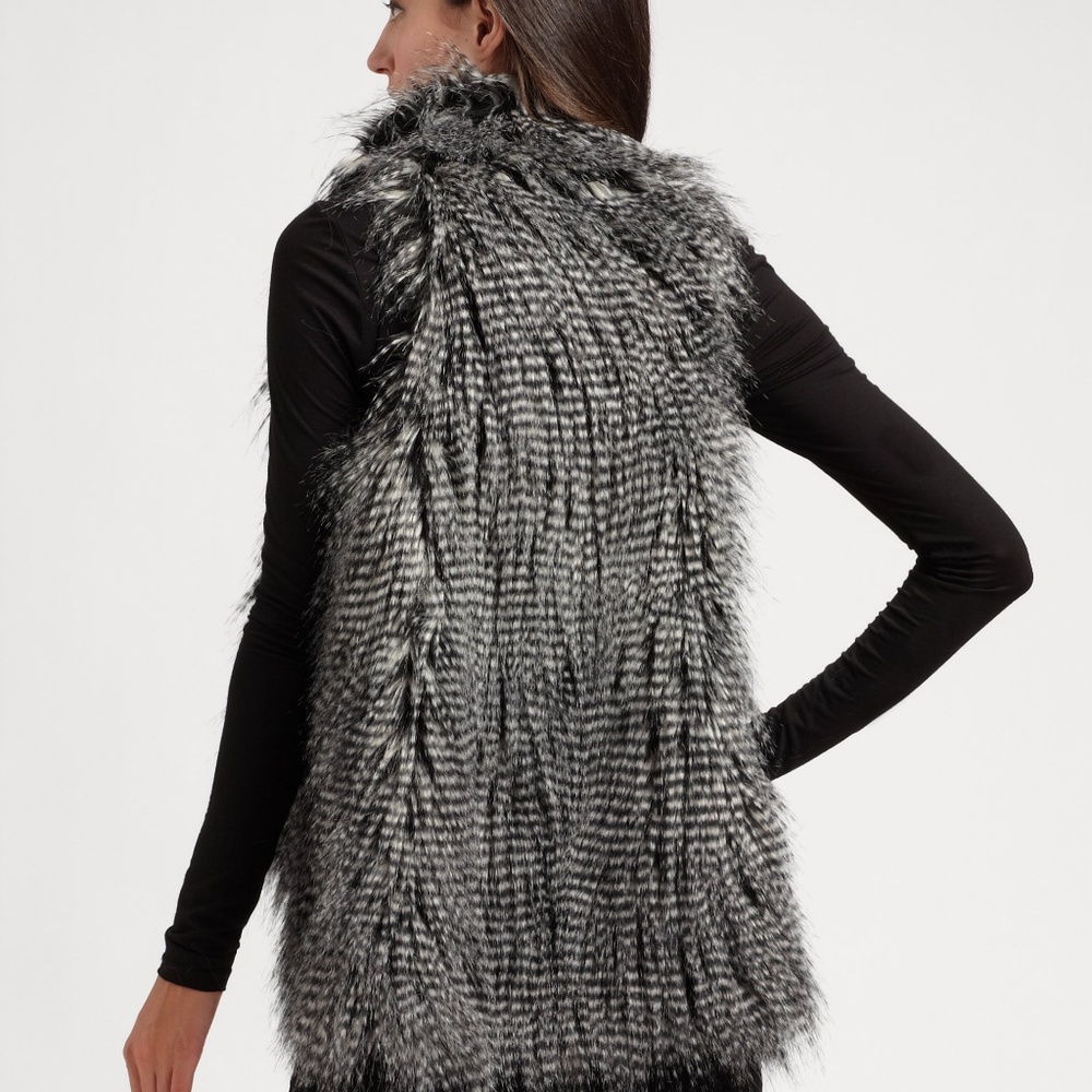 HP! Alice + Olivia Gray Flutter Faux Fur Vest - Picture 5 of 7